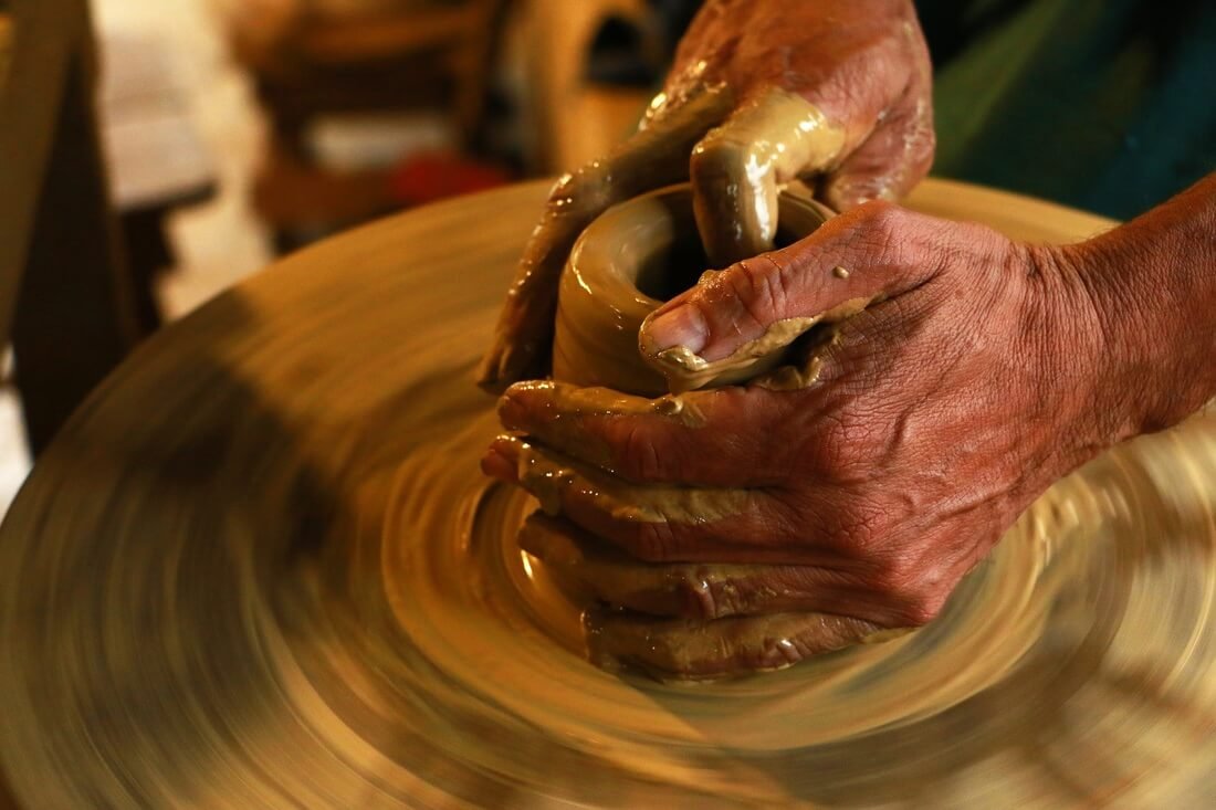 hands-1283146-1920_orig